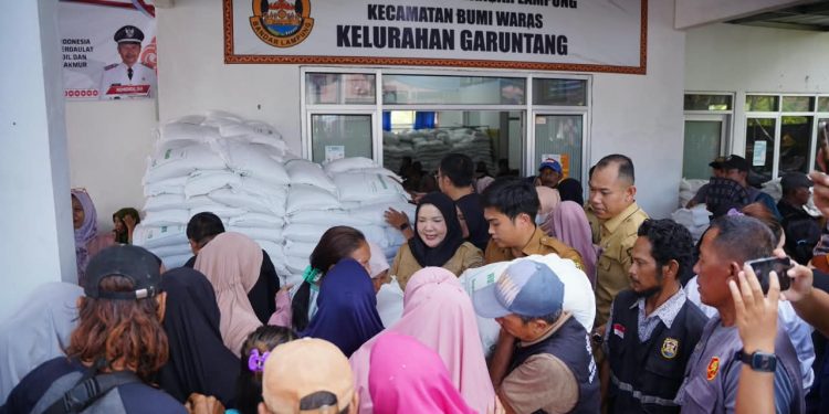 Pemkot Bandar Lampung Salurkan Bantuan Beras ke 96.919 KPM