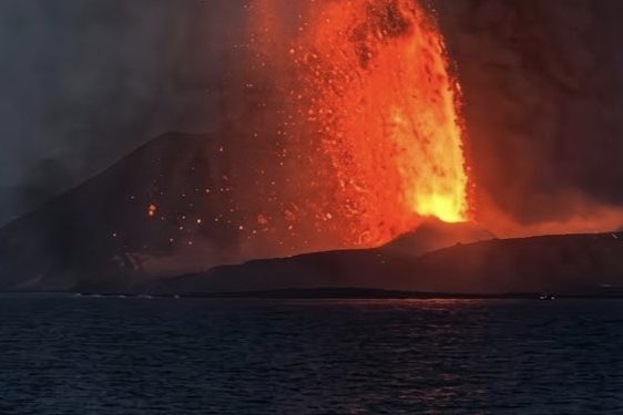 Abu Vulkanik Anak Krakatau, Pemprov Lampung Imbau Warga Gunakan Masker