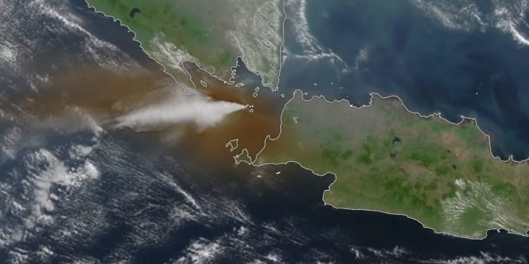 Gunung Anak Krakatau Erupsi, BPBD Imbau Warga Waspada Abu Vulkanik