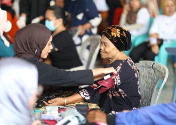 Unila Gelar Pemeriksaan dan Pengobatan Gratis bagi Warga Pulau Pasaran