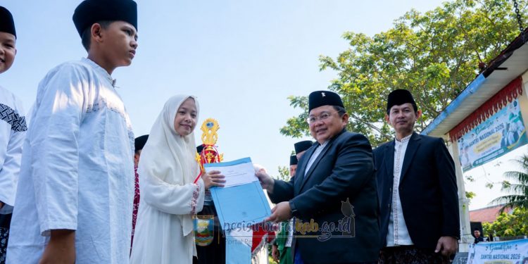 Hari Santri 2026 di Pesisir Barat, Wabup Irawan Topani Tekankan Peran Santri Menuju Indonesia Emas