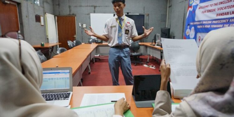 UPA Bahasa Unila Gelar English Speech Competition Dorong Pelajar Berdaya Saing Global