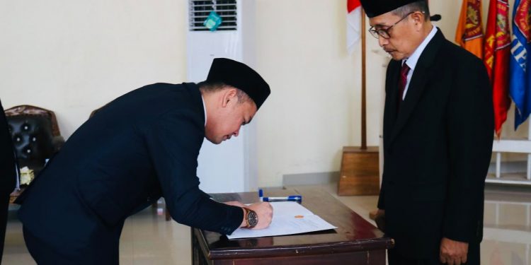 Nopiyansyah Kembali Jabat Wakil Rektor I UTB hingga 2030