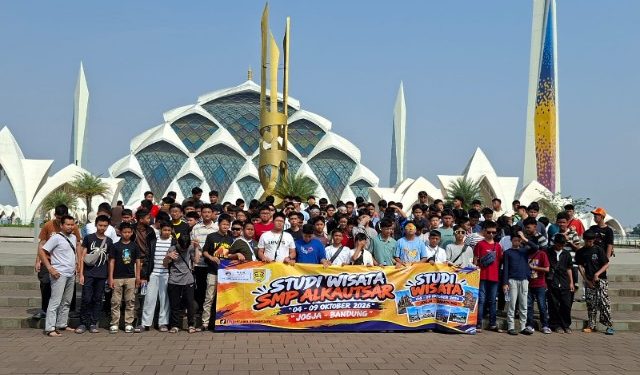 Siswa SMP Al Kautsar Belajar Sejarah dan Budaya Melalui Studi Wisata ke Jawa Tengah, Yogyakarta dan Bandung
